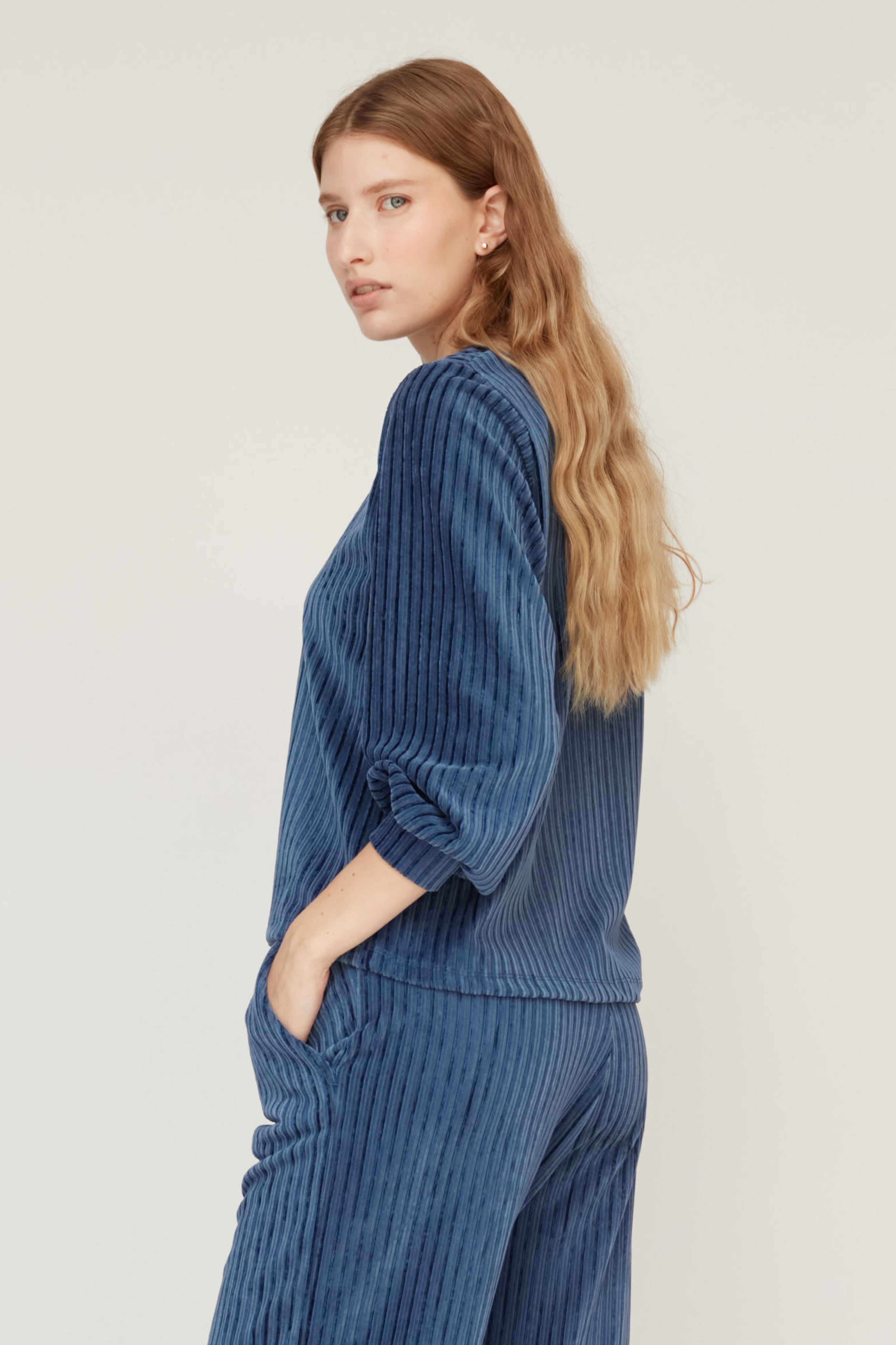 DEAR VELVET TOP BLUE