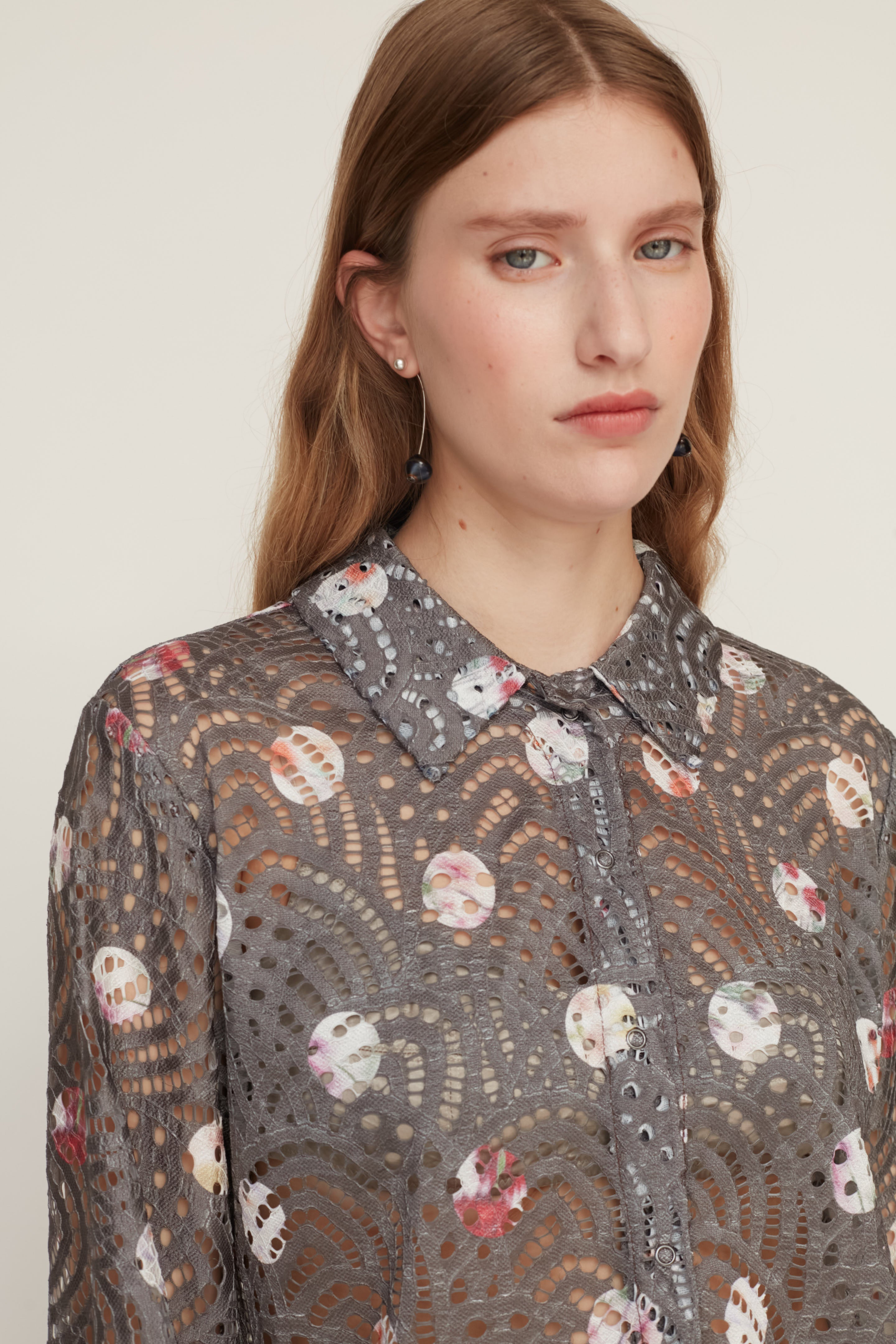 CRUELLA  LACE BLOUSE TAUPE