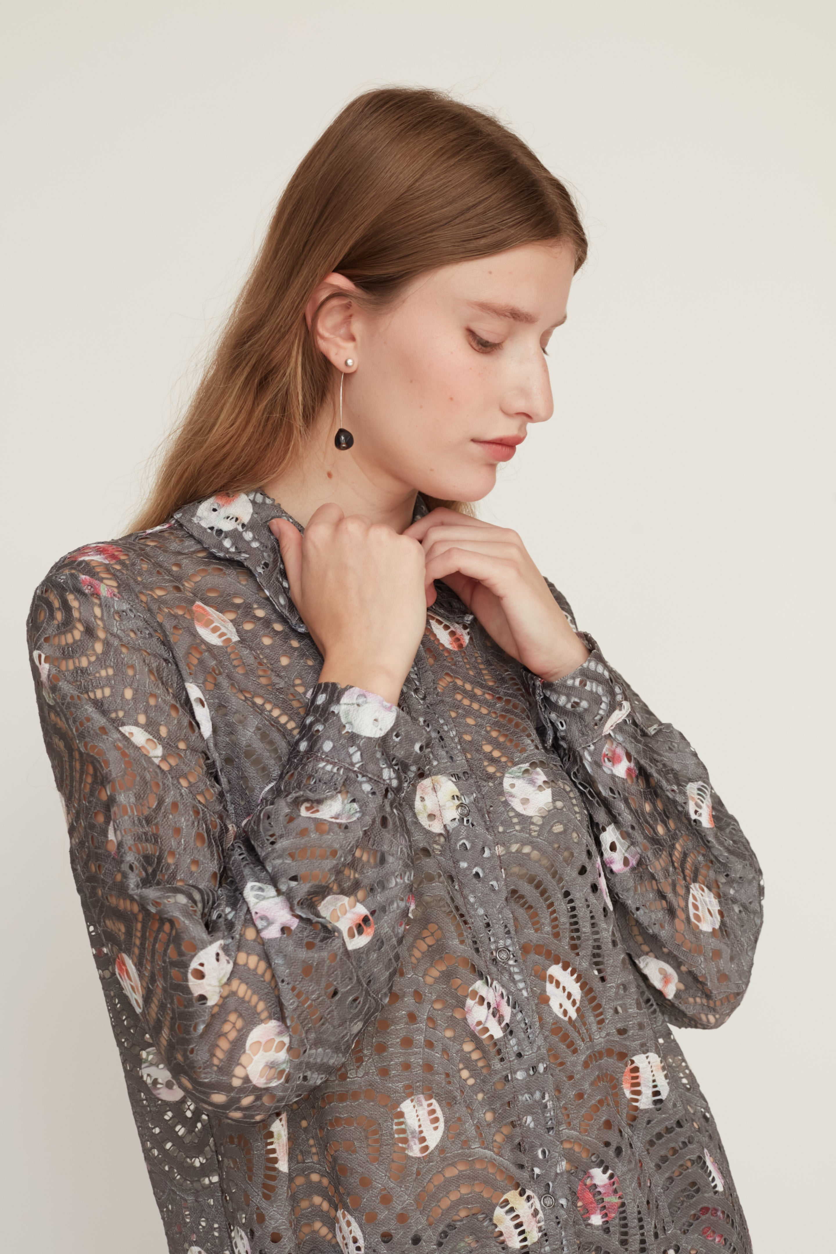 CRUELLA  LACE BLOUSE TAUPE