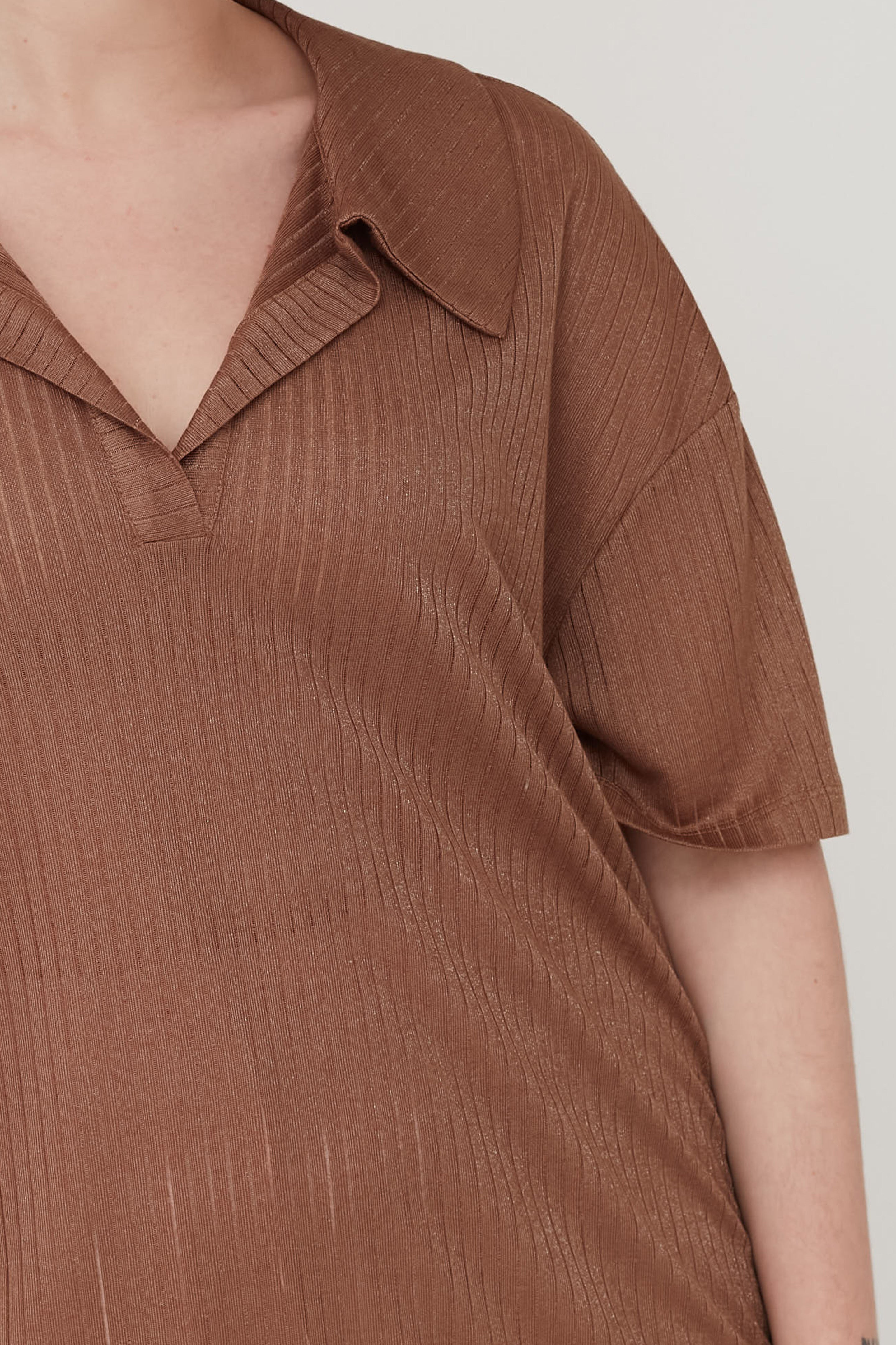 SENSE POLO TOP BROWN