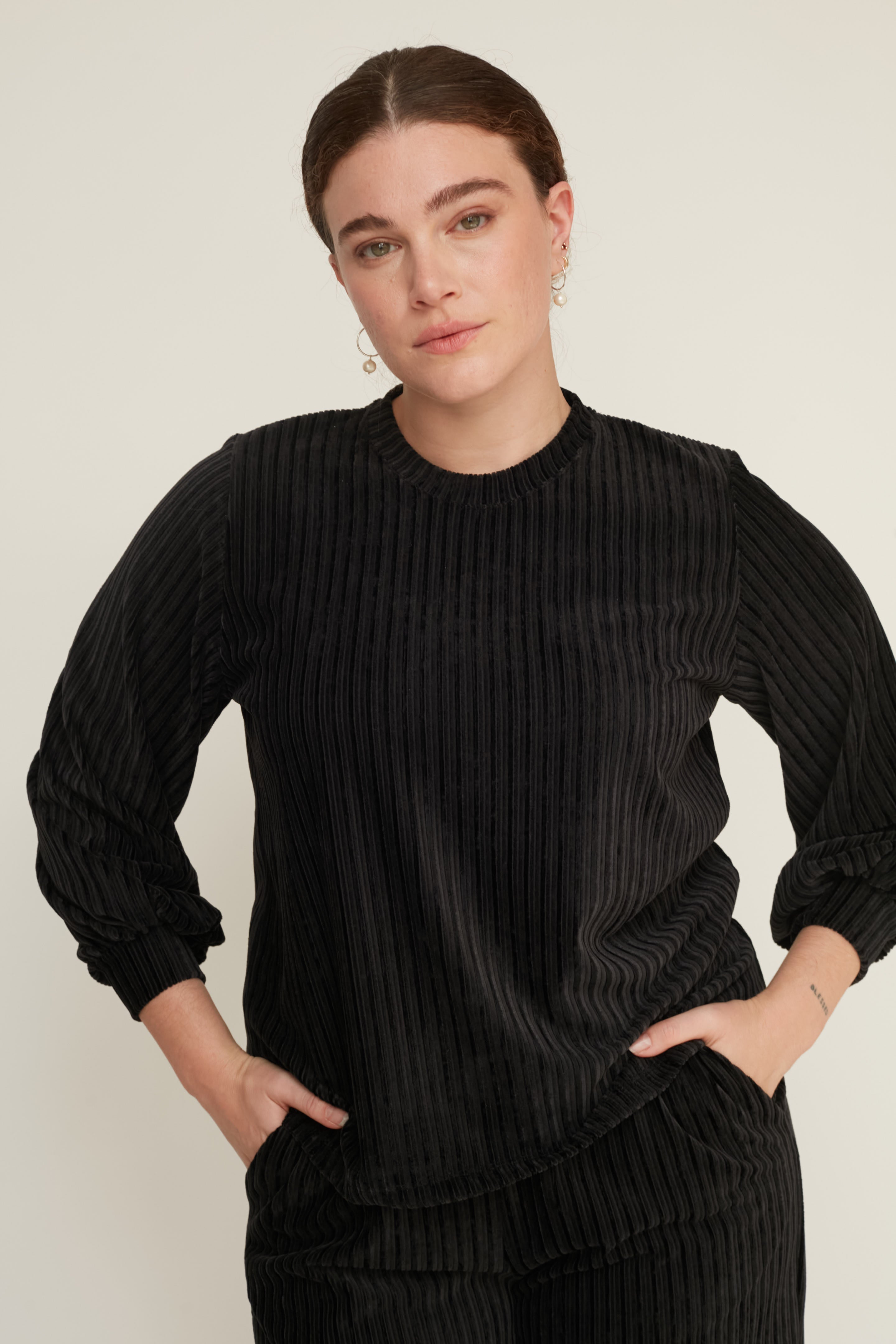 DEAR VELVET TOP BLACK