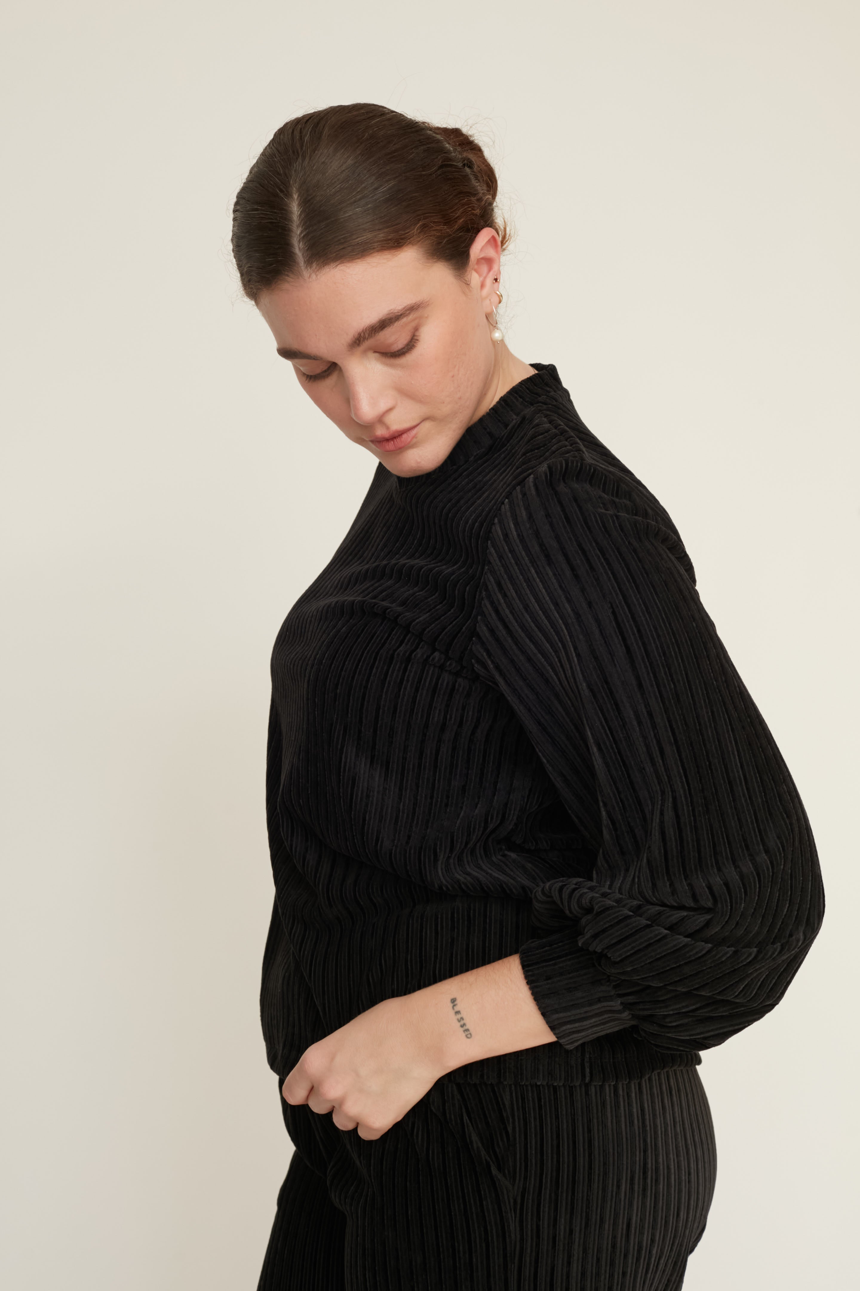 DEAR VELVET TOP BLACK