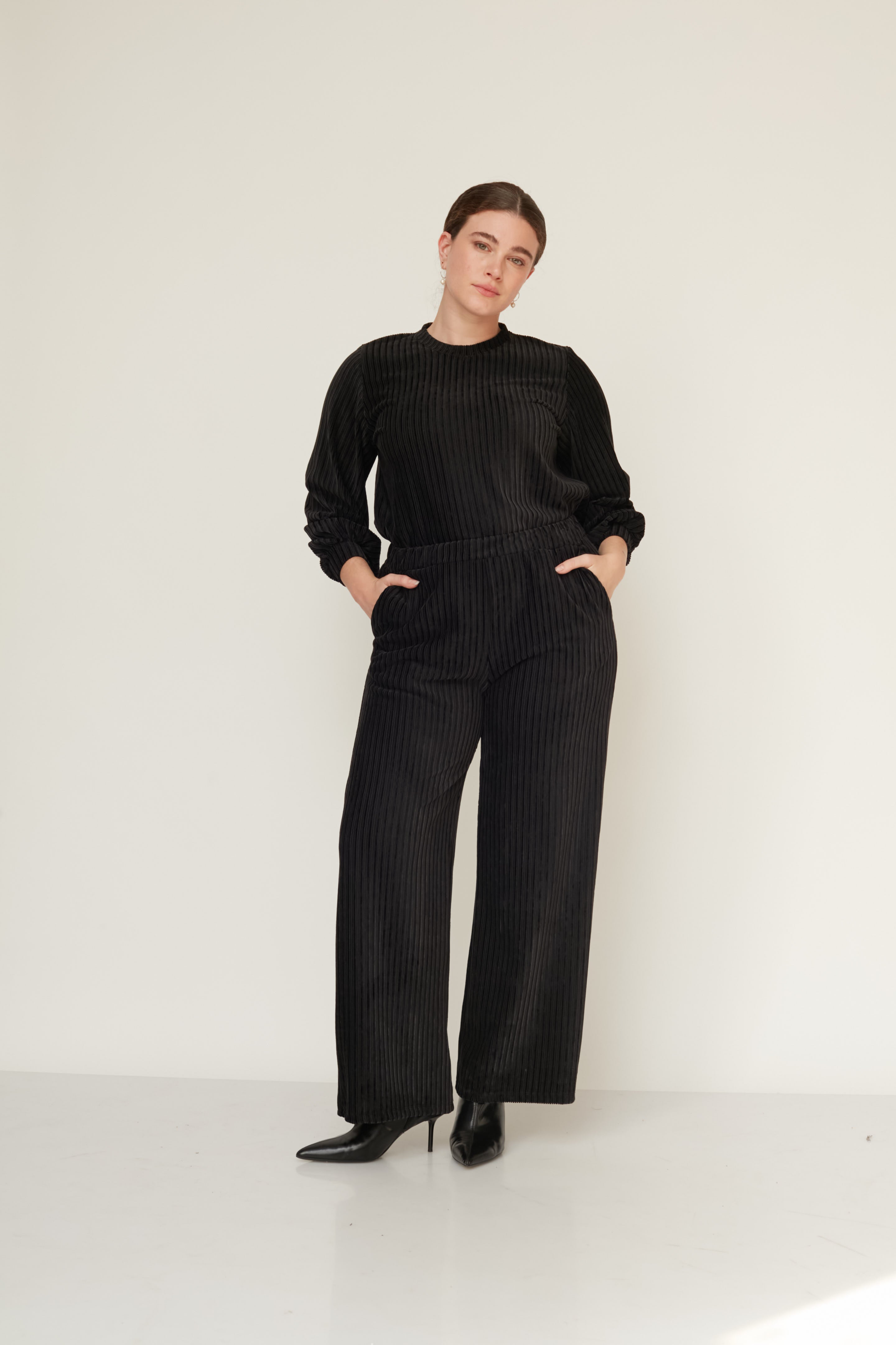 DEAR VELVET TOP BLACK