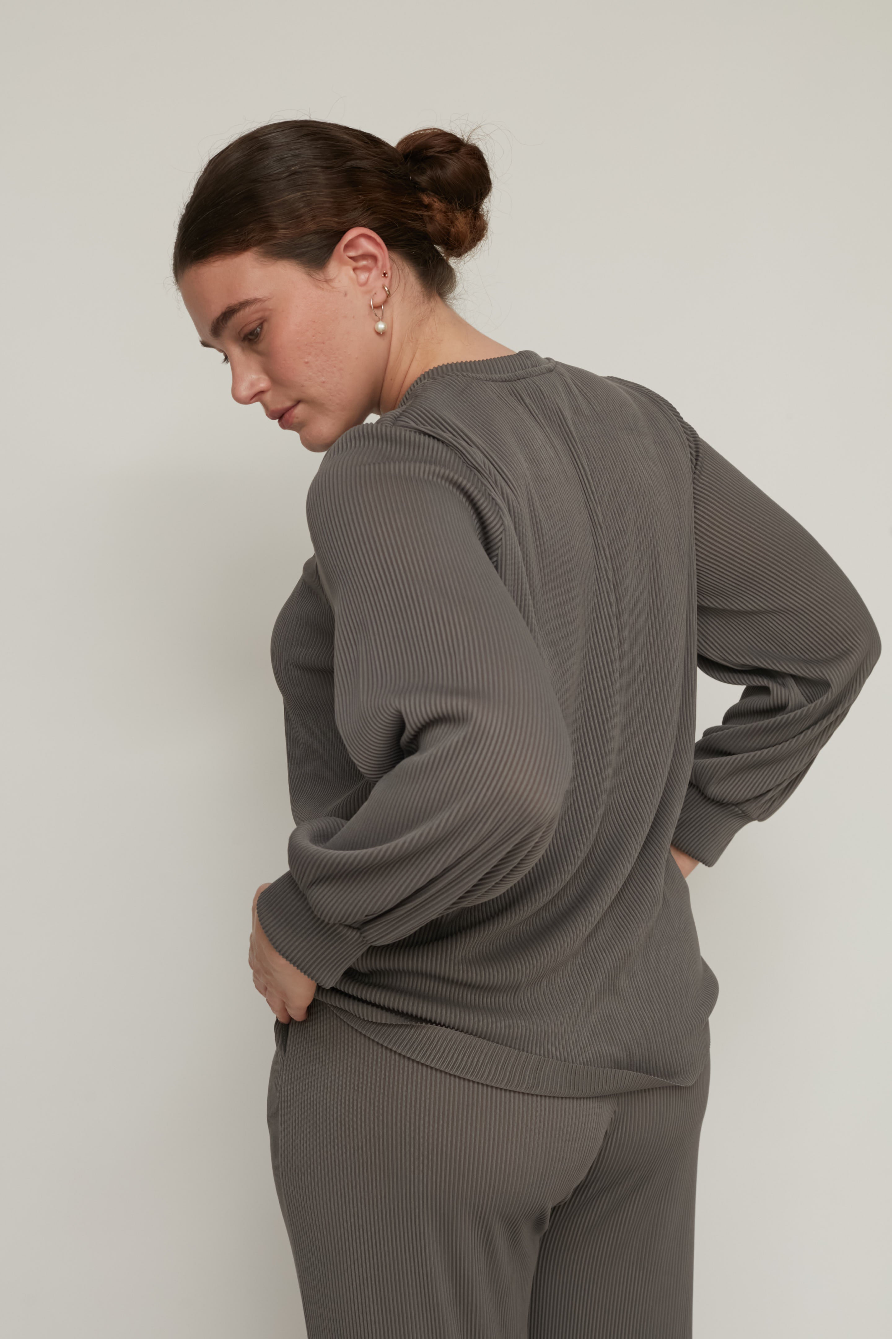 DEAR PLEATED TOP GREY