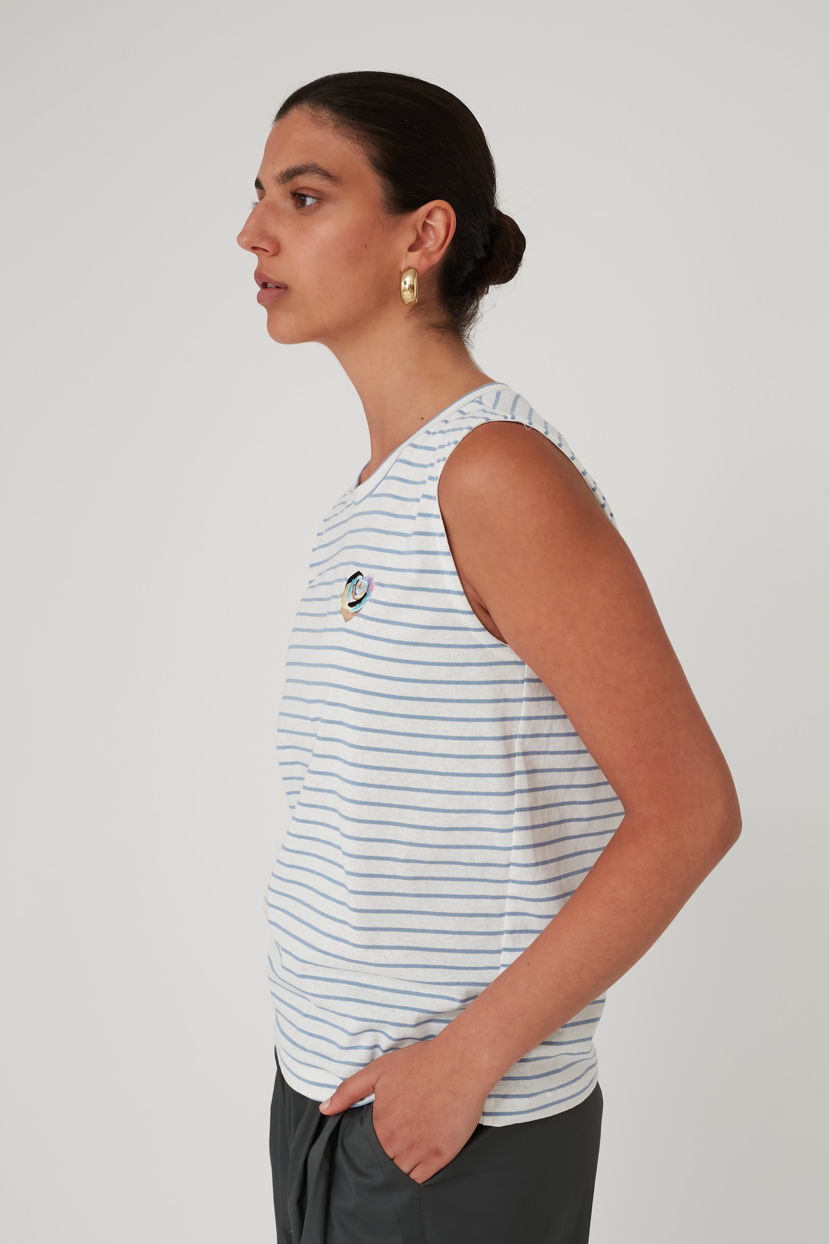 PETALS PATCHED T TANK LIGHT BLUE