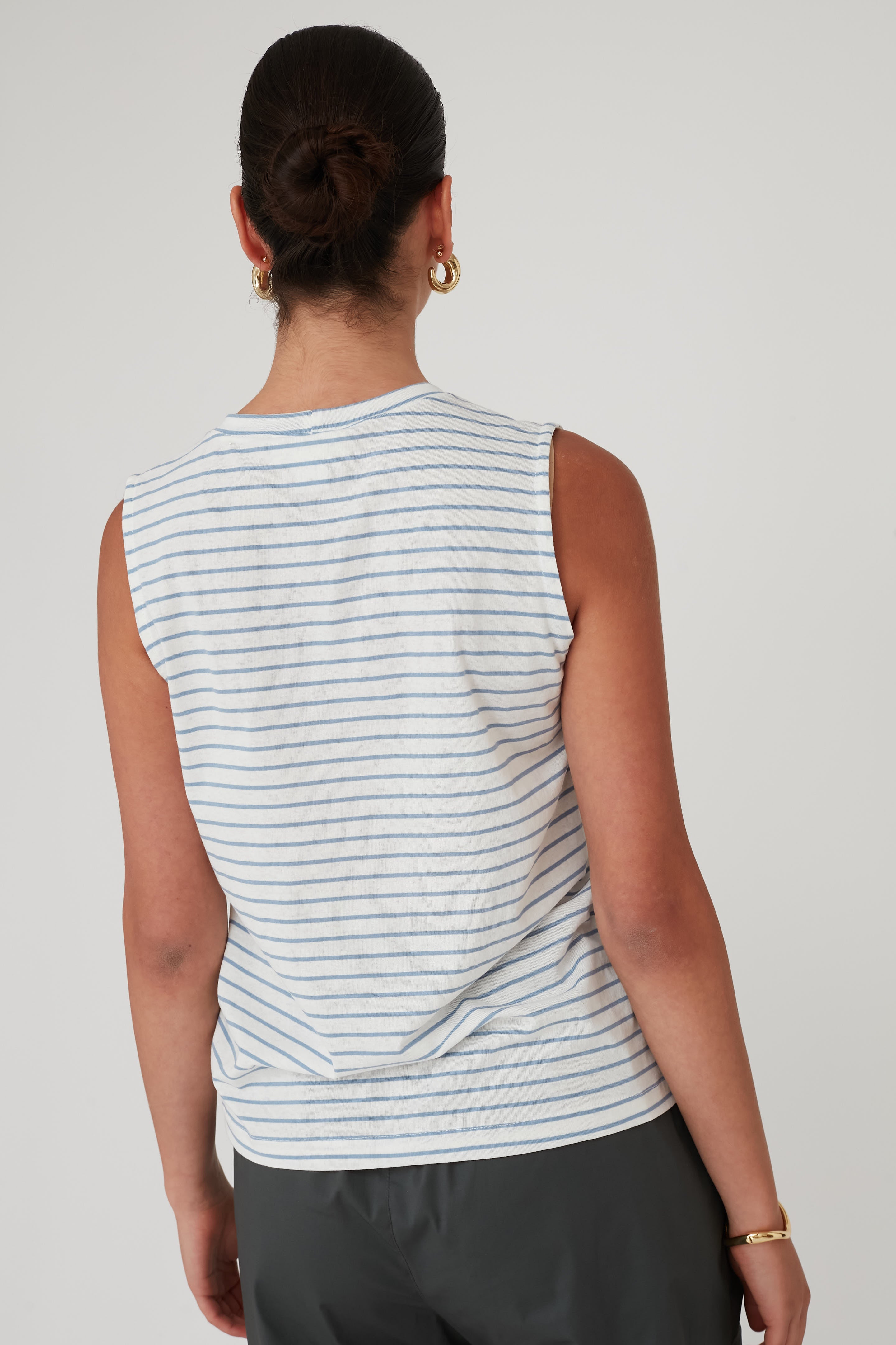 PETALS PATCHED T TANK LIGHT BLUE