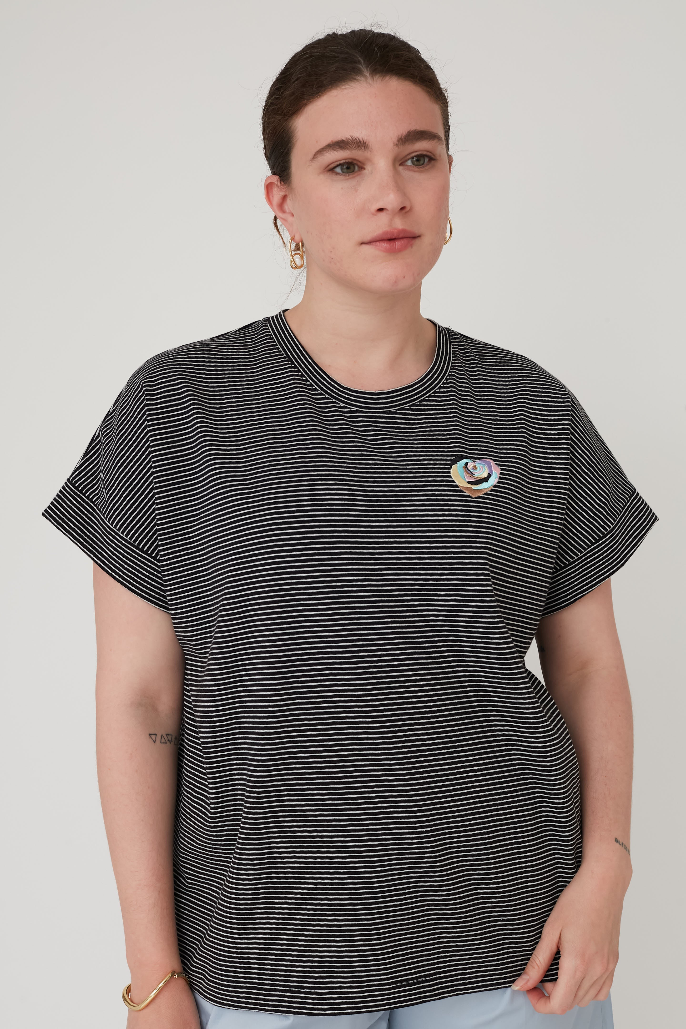 PETALS PATCHED T TOP BLACK