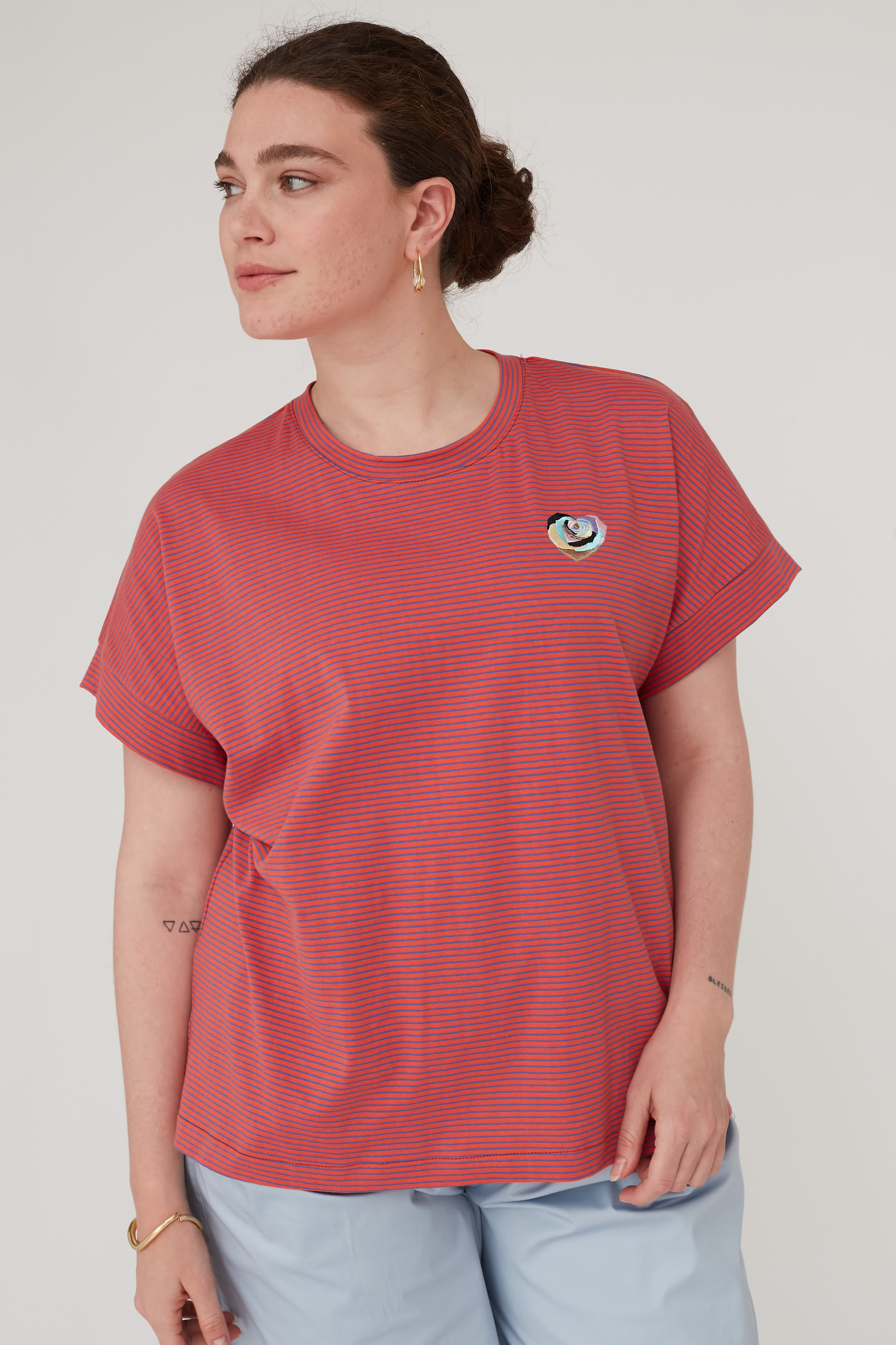 PETALS PATCHED T TOP PINK