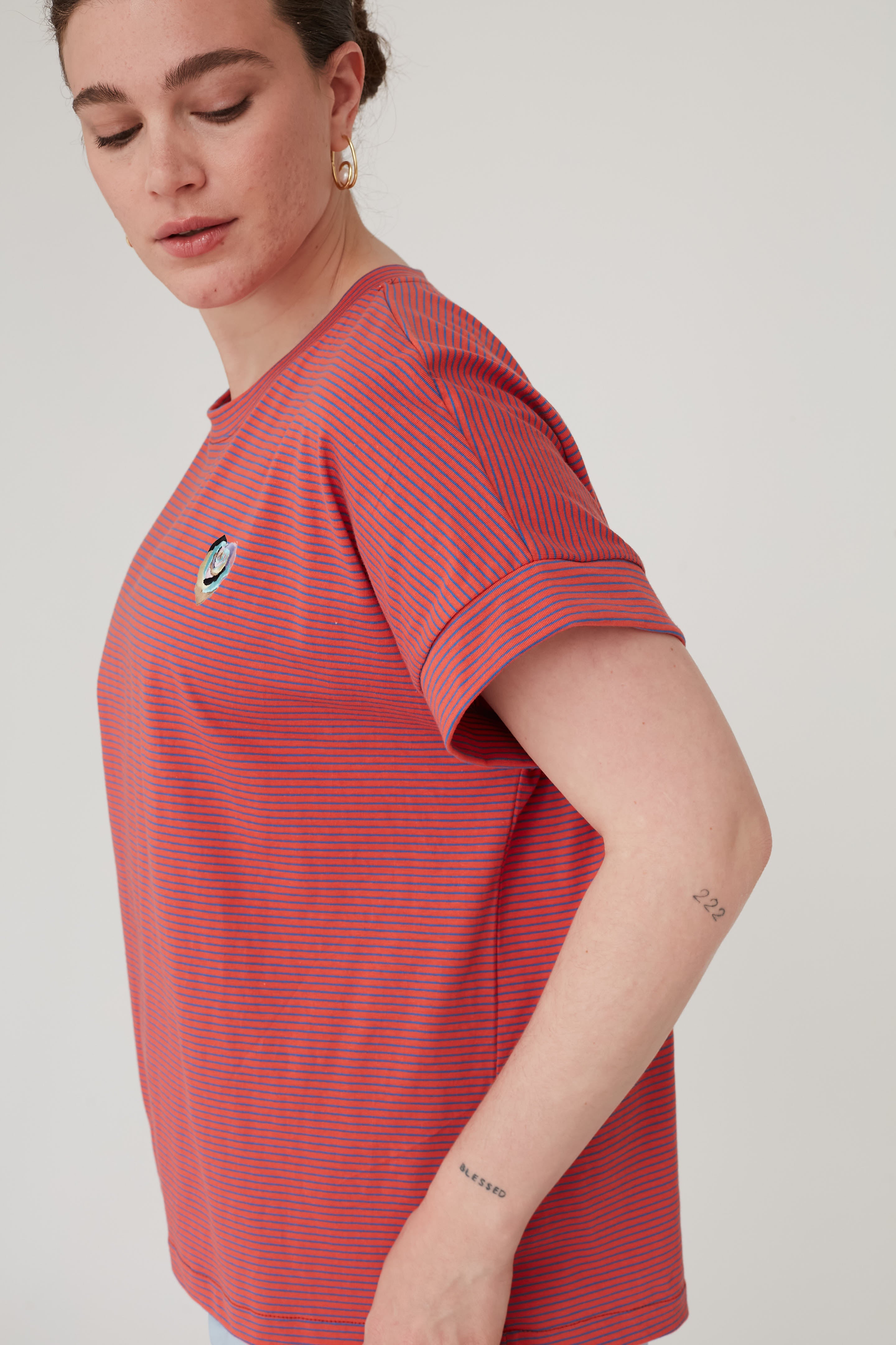 PETALS PATCHED T TOP PINK