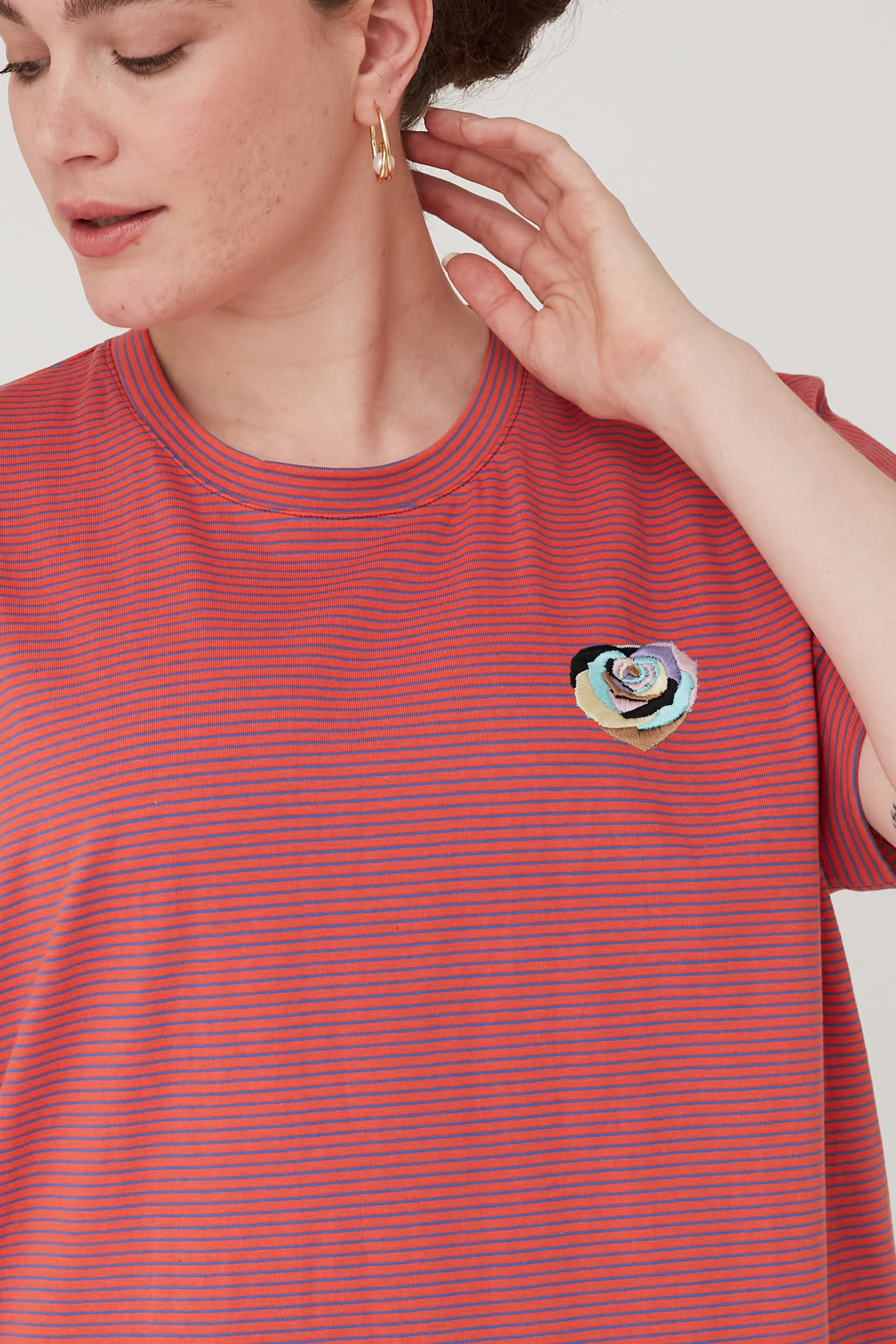 PETALS PATCHED T TOP PINK