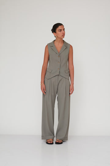 FEEL VEST OLIVE GREEN