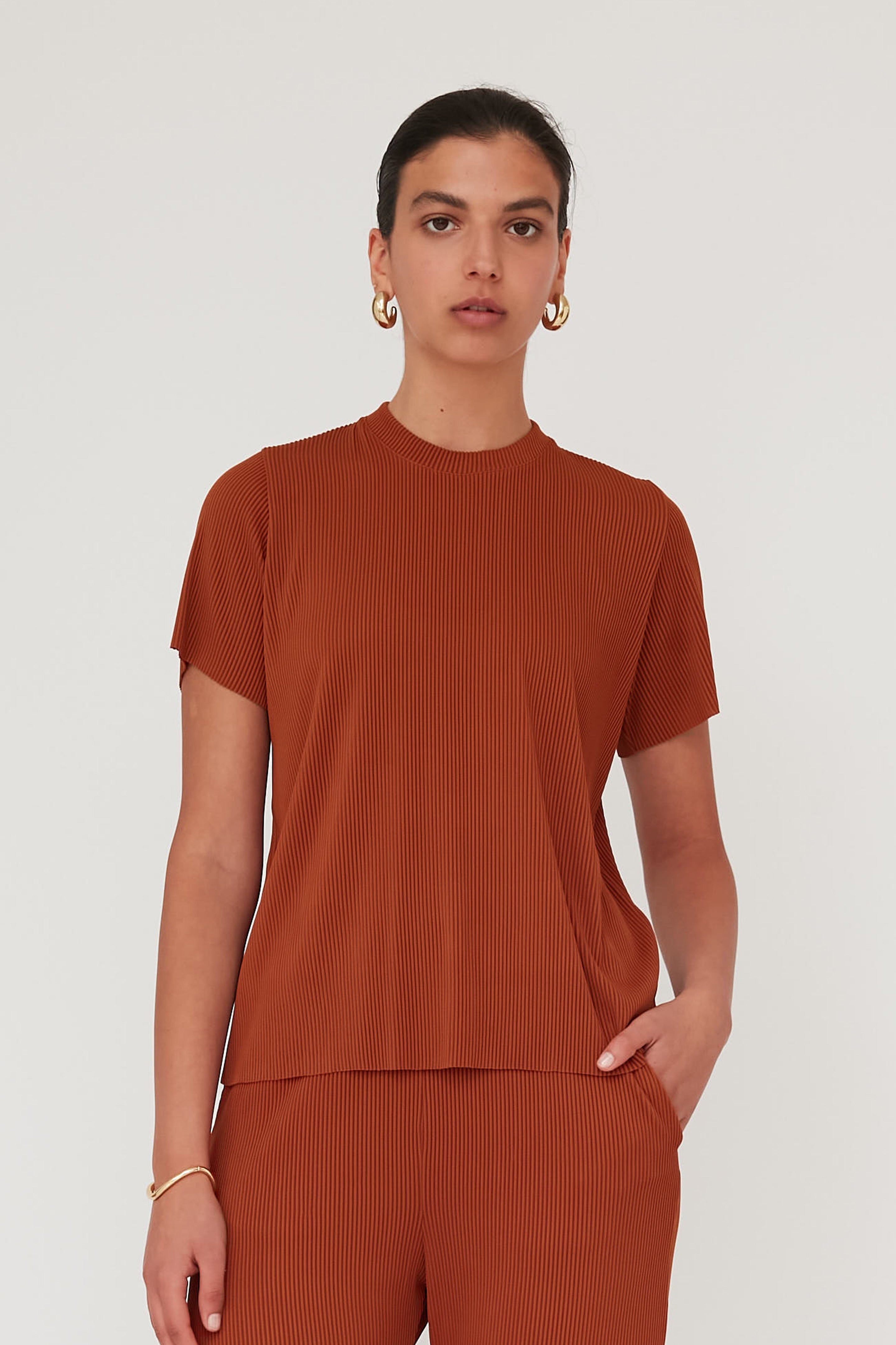 DEEP PLEATED TOP BRICK