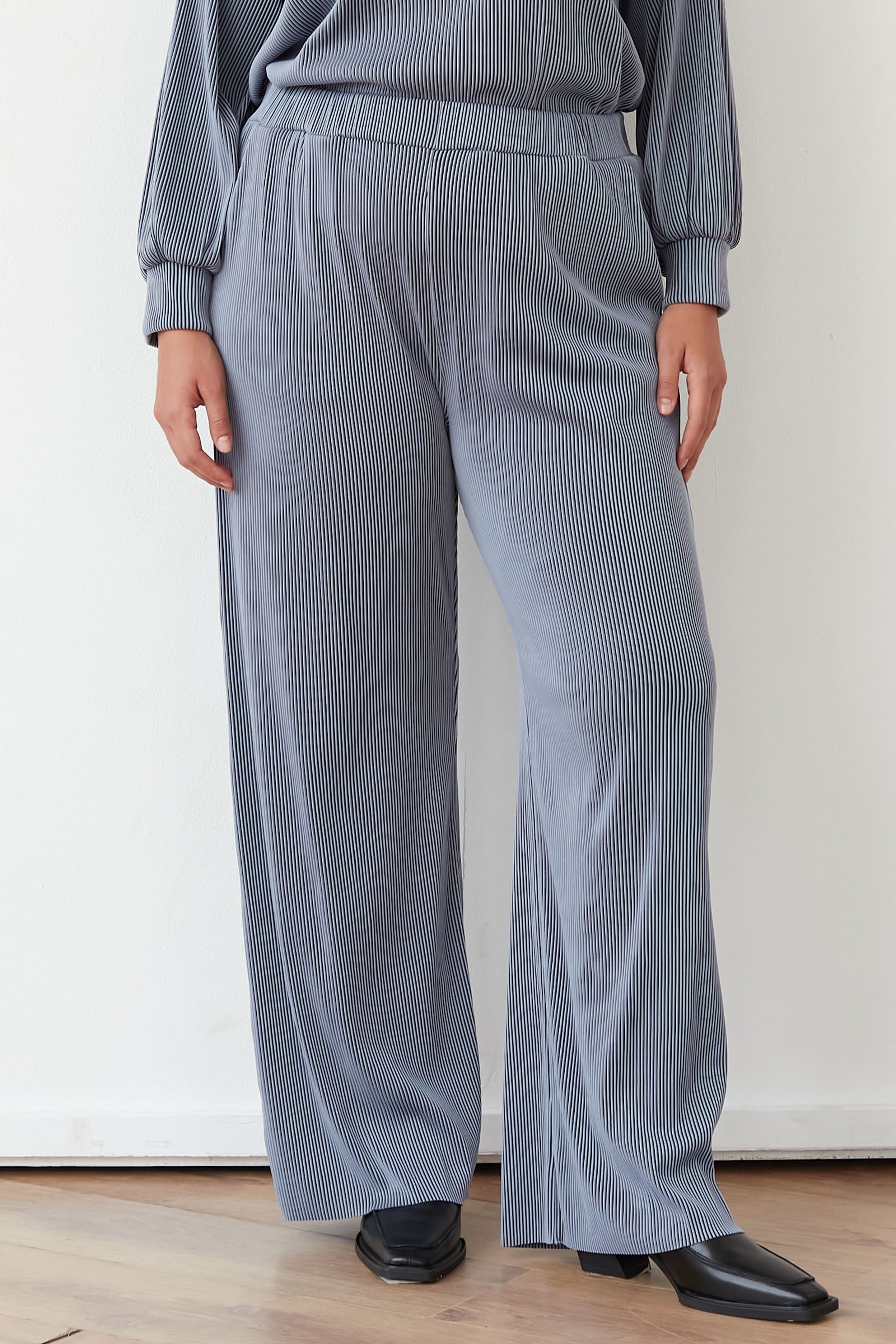 HUK PLEATED PANTS LIGHT BLUE