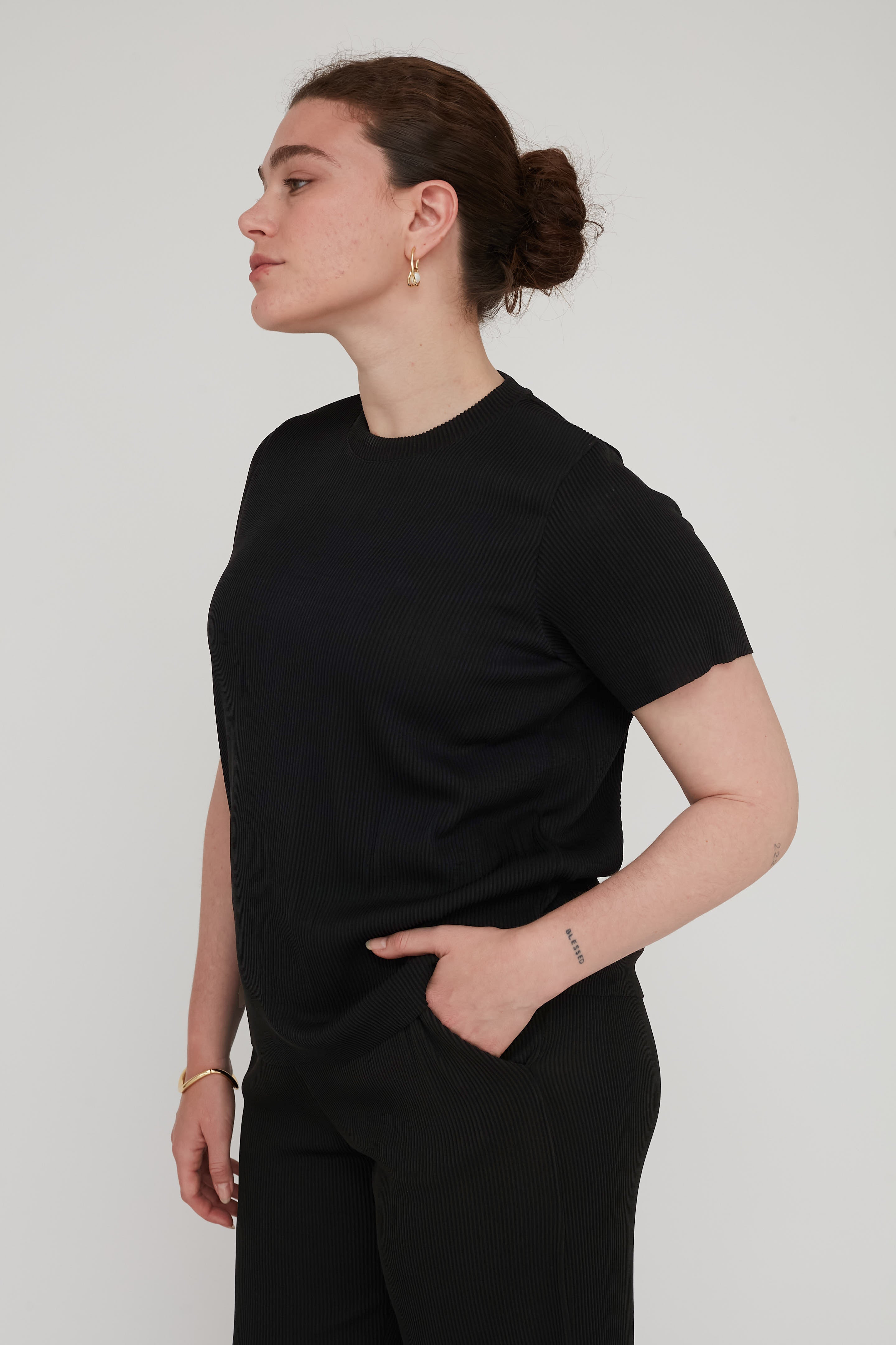 DEEP PLEATED TOP BLACK