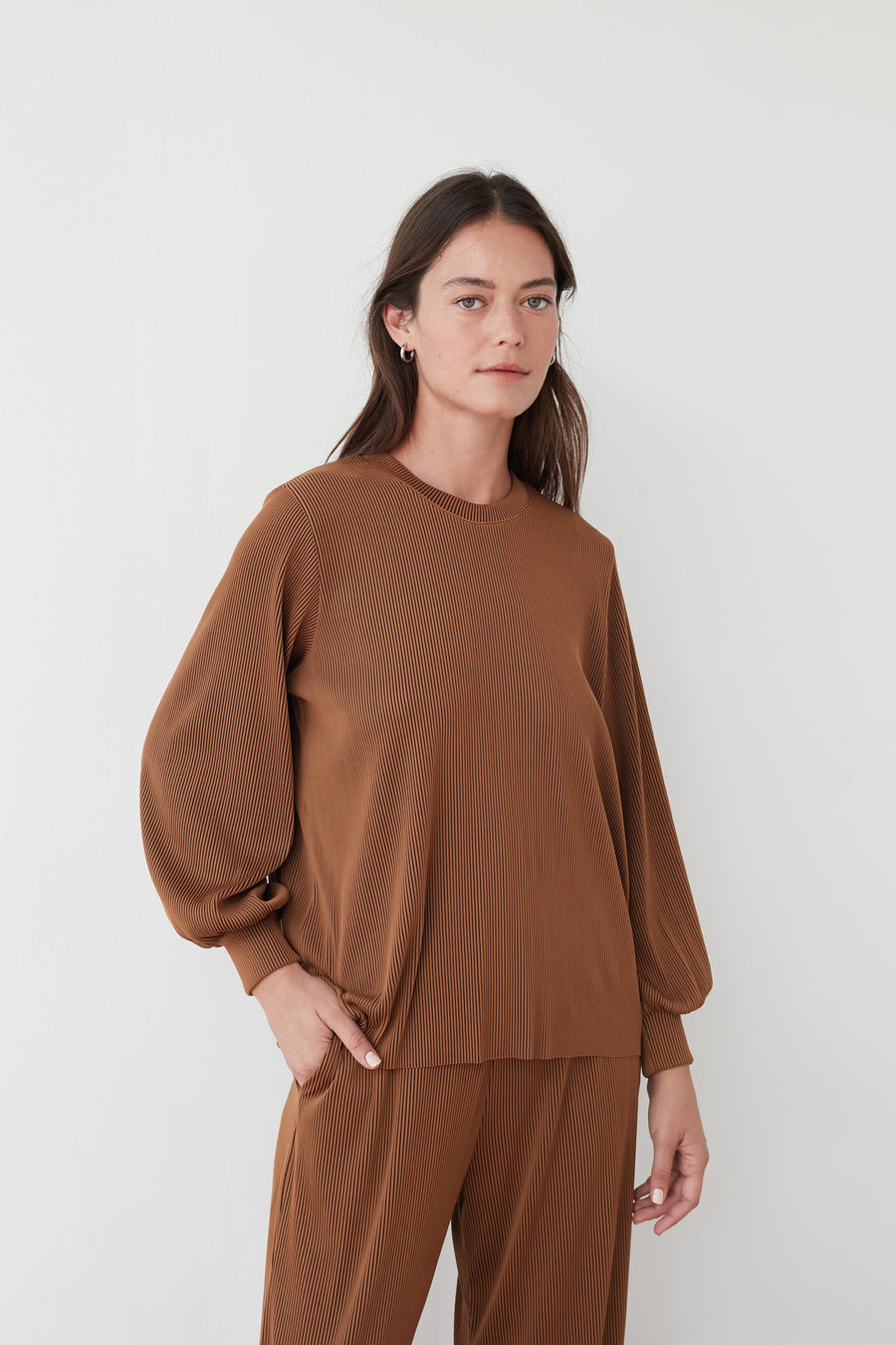 SPEED PLEATED TOP BROWN