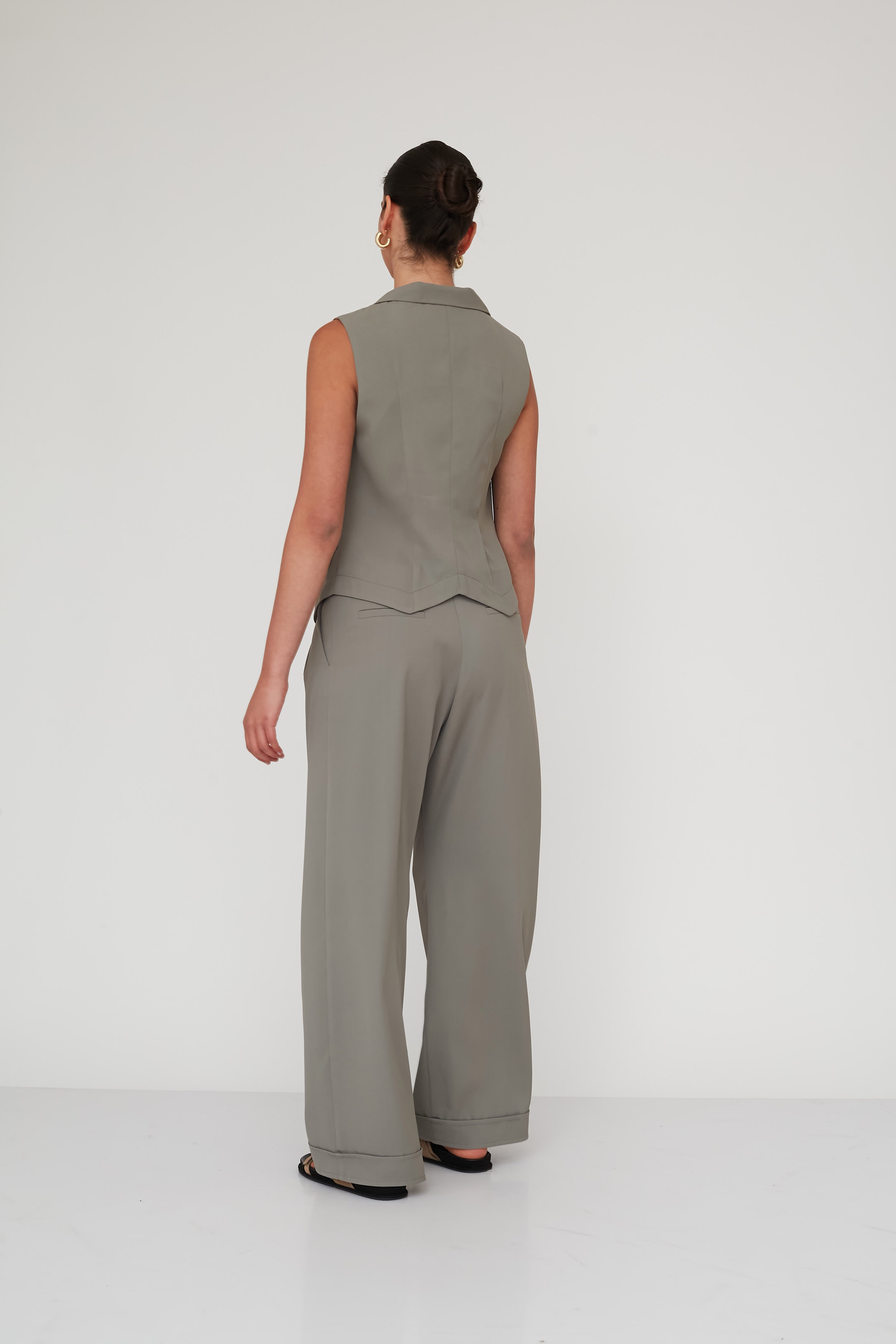 FEEL VEST OLIVE GREEN