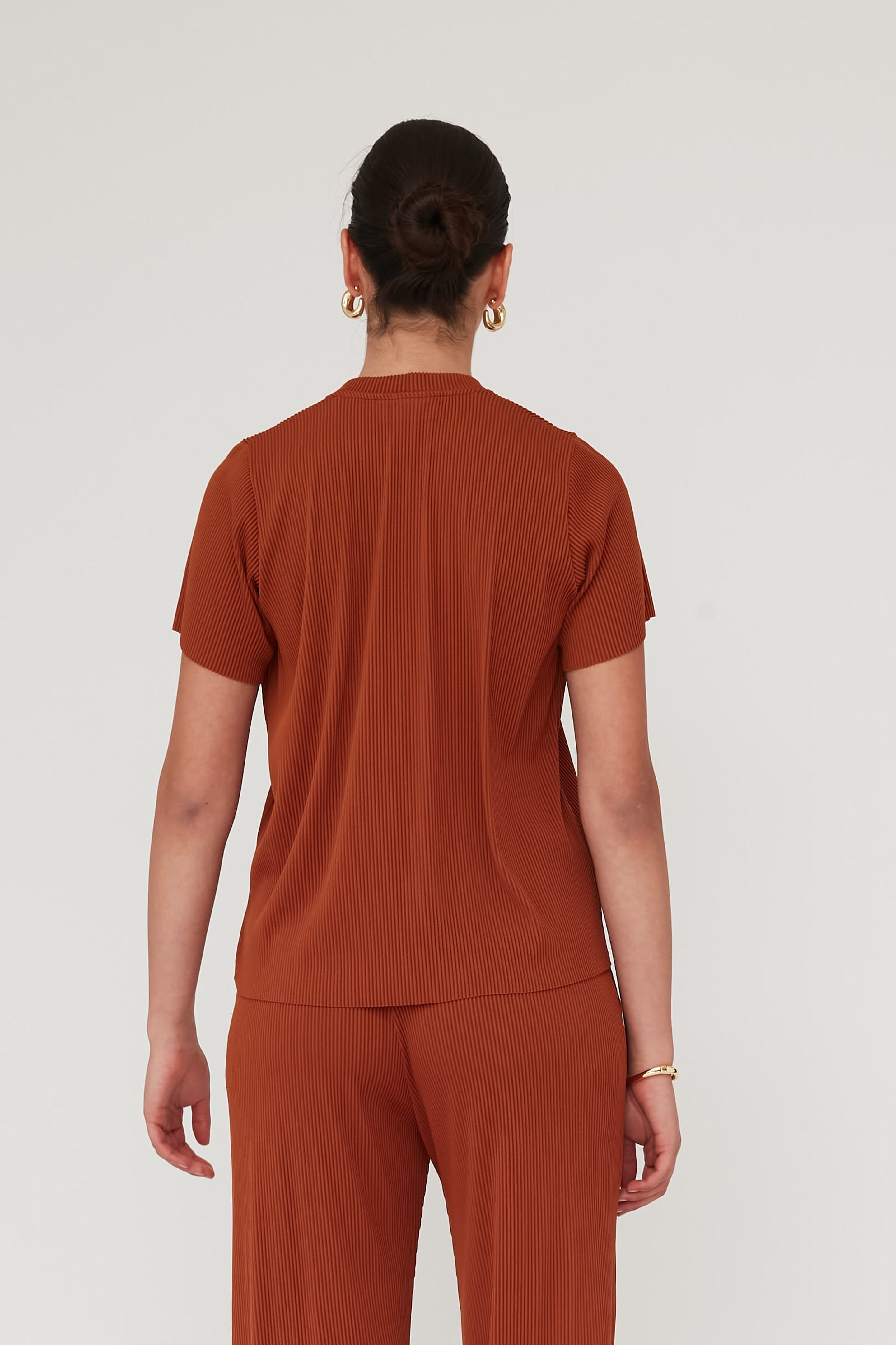 DEEP PLEATED TOP BRICK