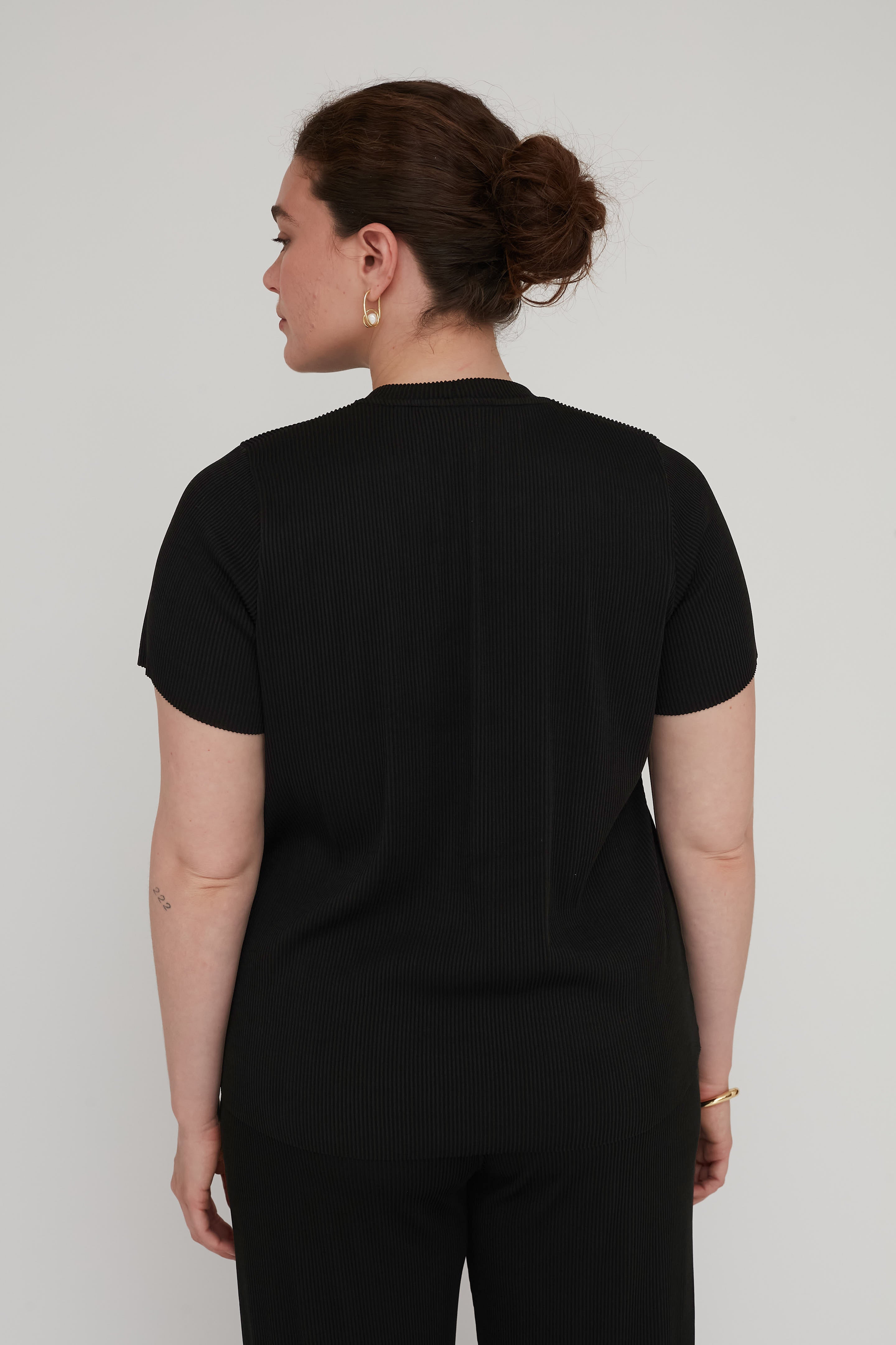 DEEP PLEATED TOP BLACK