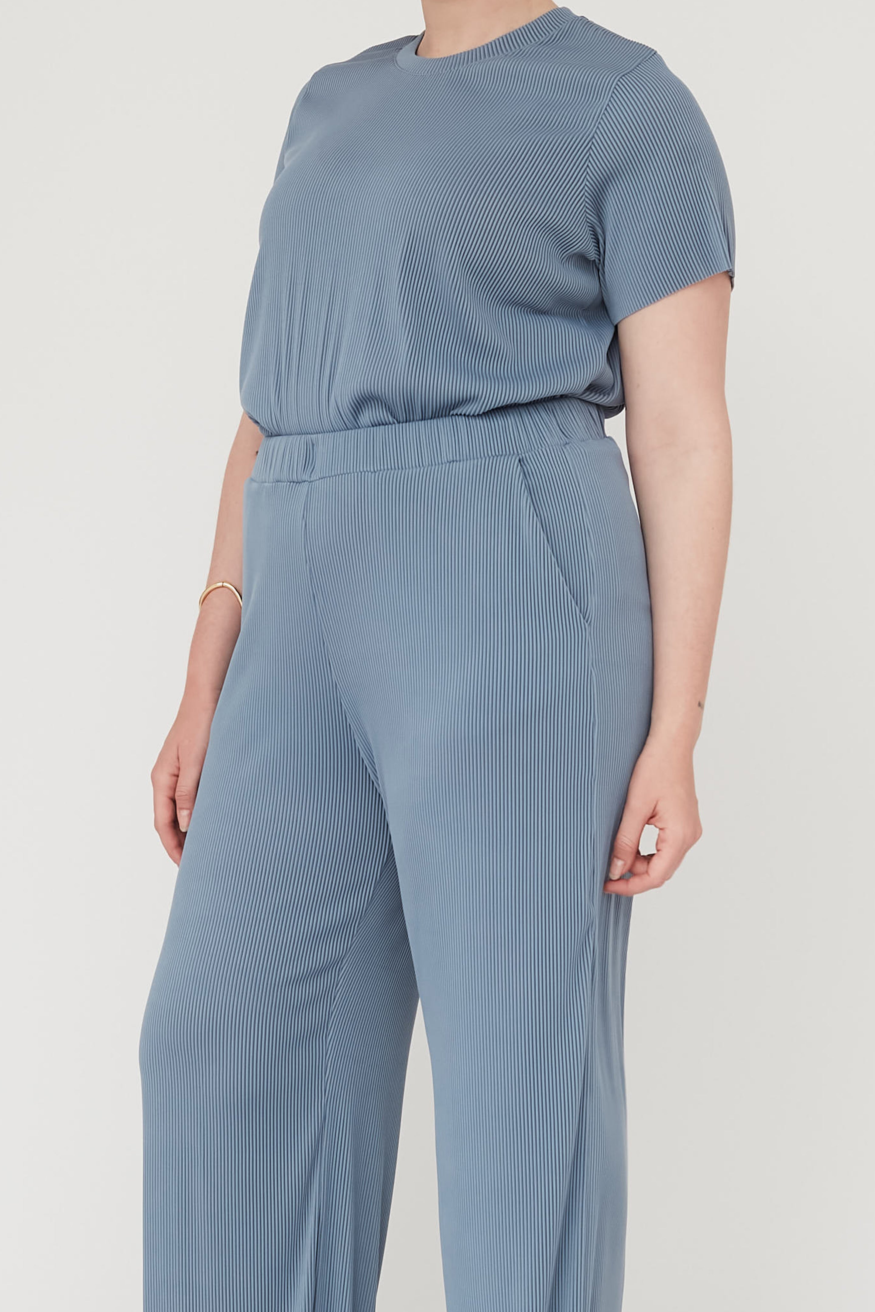 מכנס פליסה DEEP תכלת 