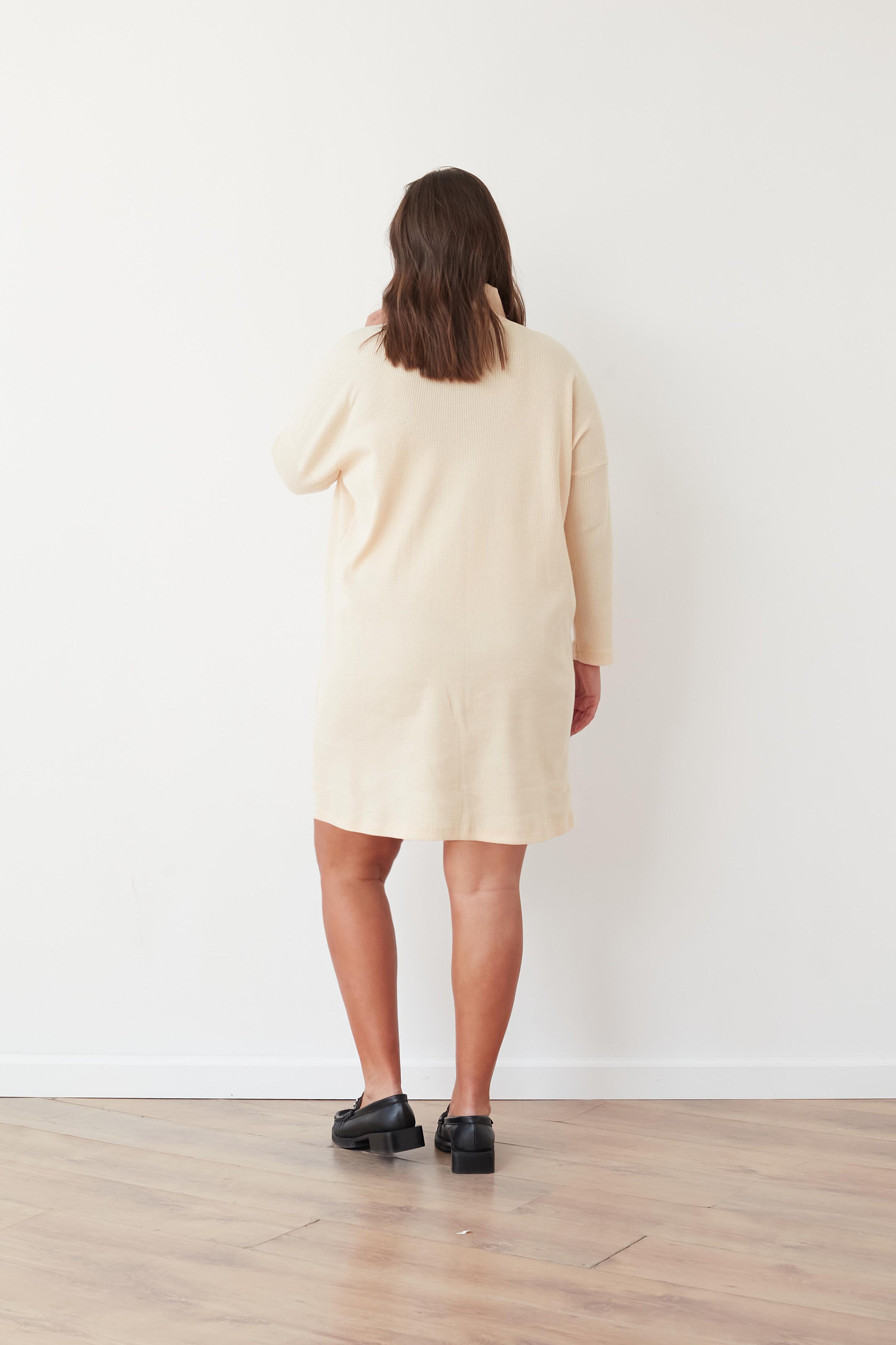 CLOCK SQ DRESS VANILLA