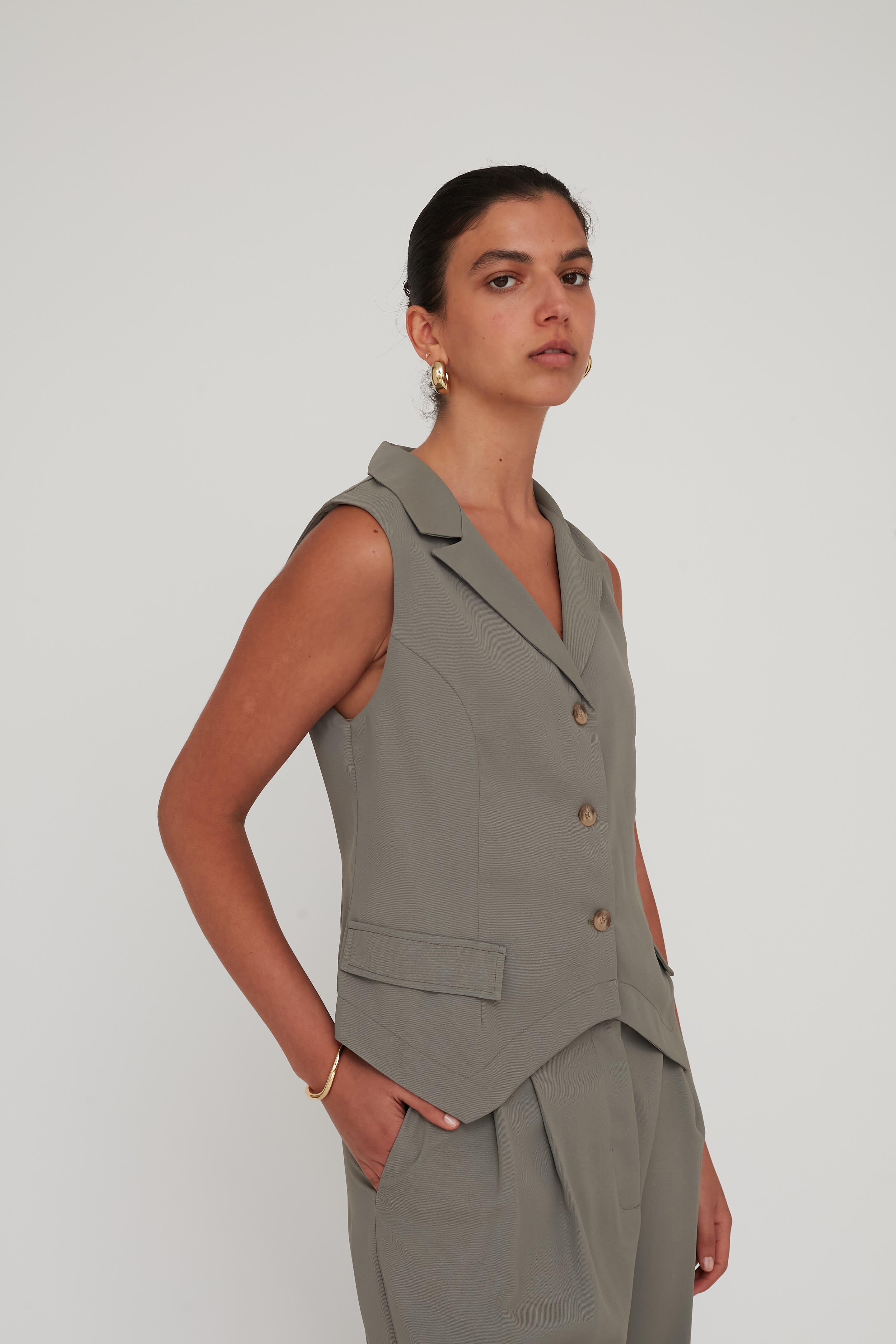 FEEL VEST OLIVE GREEN